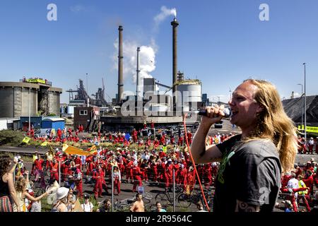 IJMUIDEN - The band Hang Youth performs for the climate activists who  demonstrate at steel factory Tata Steel IJmuiden. Action groups and local  residents want the government to intervene against the company's