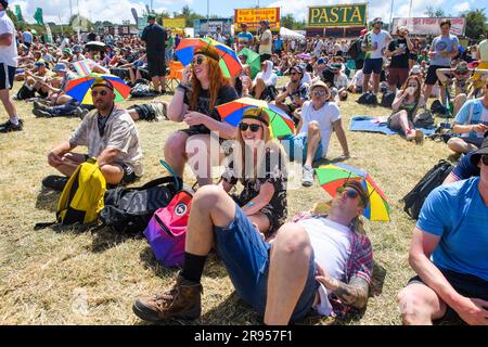 Somerset, UK. 24 June 2023. Warm weather at the Glastonbury Festival at Worthy Farm in Somerset. Picture date: Saturday June 24, 2023. Photo credit should read: Matt Crossick/Empics/Alamy Live News Stock Photo