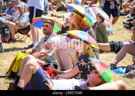 Somerset, UK. 24 June 2023. Warm weather at the Glastonbury Festival at Worthy Farm in Somerset. Picture date: Saturday June 24, 2023. Photo credit should read: Matt Crossick/Empics/Alamy Live News Stock Photo