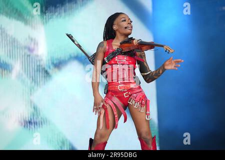 Pilton, Somerset, UK. 24th June, 2023. Sudan Archives performing on the West Holts Stage, Glastonbury Festival, Saturday afternoon, Worthy Farm Credit: Scott Gouldsbrough/Alamy Live News Stock Photo