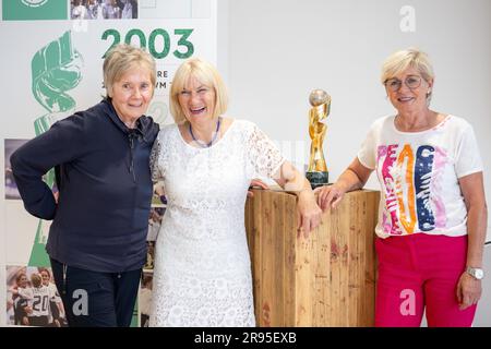 24 June 2023, Hesse, Frankfurt/Main: Tina Theune-Meyer (l-r), national coach of the 2003 German women's national soccer team, stands next to then physiotherapist Christel Arbini and Silvia Neid, assistant coach of the 2003 national team, during a meeting to mark the 20th anniversary of the 2003 World Cup for German women soccer players. Photo: Sebastian Christoph Gollnow/dpa Stock Photo