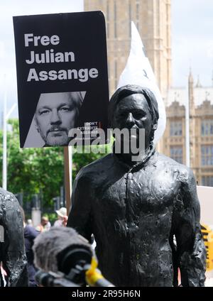 Parliament Square, London, UK. 24th June 2023. Supporters of Julian Assange protesting in Parliament Square, London. Credit: Matthew Chattle/Alamy Live News Stock Photo