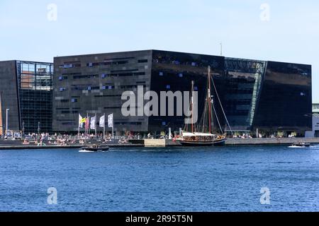 Kopenhagen, Hafen, 'schwarzer Diamant' (Königliche Bibliothek) // Copenhagen, Harbour, 'Black Diamond' (Royal Library) Stock Photo