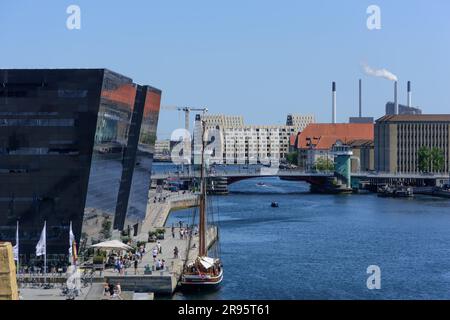 Kopenhagen, Hafen, 'schwarzer Diamant' (Königliche Bibliothek) // Copenhagen, Harbour, 'Black Diamond' (Royal Library) Stock Photo