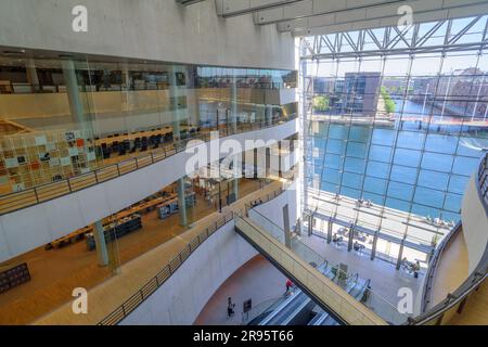 Kopenhagen, Hafen, 'schwarzer Diamant' (Königliche Bibliothek), Atrium // Copenhagen, Harbour, 'Black Diamond' (Royal Library), Atrium Stock Photo