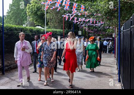 Ascot, UK. 23rd June, 2023. Racegoers arrive for the fourth day of Royal Ascot. Each Royal Ascot enclosure has a different dress code, with the strictest applying to the Royal Enclosure, but a few restrictions apply to all enclosures. Credit: Mark Kerrison/Alamy Live News Stock Photo