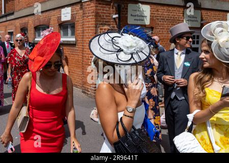 Ascot, UK. 23rd June, 2023. Racegoers arrive for the fourth day of Royal Ascot. Each Royal Ascot enclosure has a different Dress Code, with the strictest applying to the Royal Enclosure, but a few restrictions apply to all enclosures. Credit: Mark Kerrison/Alamy Live News Stock Photo