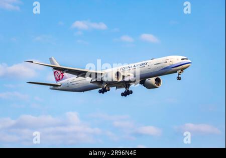 China Airlines Boeing 777-300ER on approach, Fraport Airport
