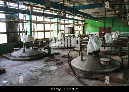 Large metal iron chemical tank vessels for mixing stainless steel products, equipment, pipe heat exchangers at an industrial petrochemical refinery pl Stock Photo