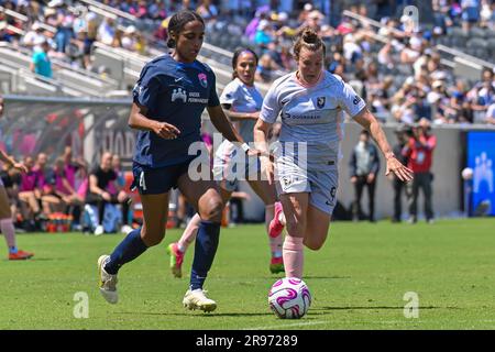 San Diego, California, USA. 17th June, 2023. San Diego Wave FC defender Naomi Girma (4) and Angel City FC midfielder Savannah McCaskill (9) during a NWSL soccer match between Angel City FC and the San Diego Wave FC at Snapdragon Stadium in San Diego, California. Justin Fine/CSM(Credit Image: © Justin Fine/Cal Sport Media). Credit: csm/Alamy Live News Stock Photo