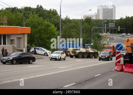 Police and the military check vehicles going in and out of the city in the Yasenevo district in southern Moscow. The Russian army has set up roadblocks around Moscow's perimeter to repel the raid on the Russian capital by the Wagner Group mercenaries led by a former associate of Putin, Yevgeny Prigozhin. On June 23, Prigozhin, the group's chief, accused Russian government troops and Defense Minister Sergei Shoigu of purposefully shelling his mercenaries on the frontline with Ukraine. Then, Prigozhin announced he was going to Moscow with his mercenaries to hold the culprits accountable. Russia' Stock Photo