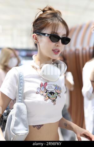 Chinese actress Gina Jin appears at airport in Beijing, China. 22nd June,  2023. (Photo by ChinaImages/Sipa USA) Credit: Sipa US/Alamy Live News Stock  Photo - Alamy