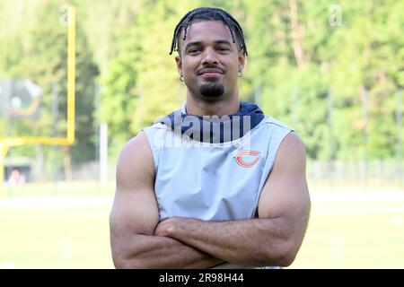 Cologne, Germany. 25th June, 2023. American Football: St. Brown Youth  Football Camp. Equanimeous St. Brown of the Chicago Bears talks with youths  attending the camp. Credit: Federico Gambarini/dpa/Alamy Live News Stock  Photo 