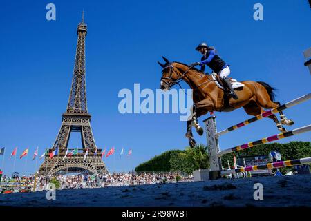 Serena Marron riding Cristal Noir during the Longines Paris Eiffel