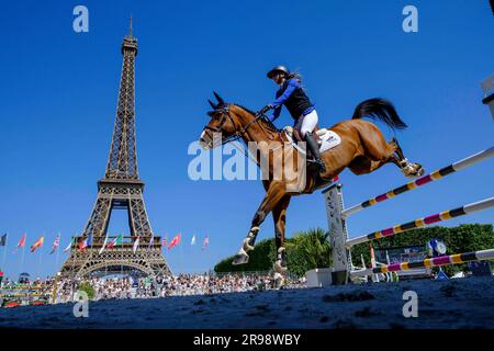 Serena Marron riding Cristal Noir during the Longines Paris Eiffel