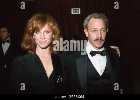 **FILE PHOTO** Frederic Forrest Has Passed Away. Frederic Forrest and Marilu Henner at the 39th Annual Golden Globe Awards on January 30, 1982 at Beverly Hilton Hotel in Beverly Hills, California Credit: Ralph Dominguez/MediaPunch Stock Photo