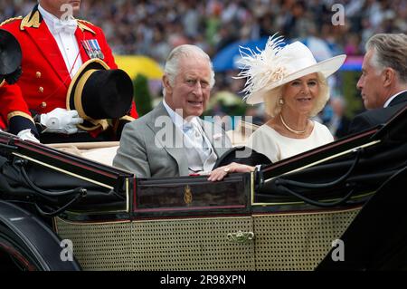 Ascot, Berkshire, UK. 24th June, 2023. Racegoers cheered and clapped as The King and The Queen arrived in their carriages on the racetrack at Ascot Racecourse. Jockey Frankie Dettori also arrived in the carriages with trainer Jamie Snowdon. Credit: Maureen McLean/Alamy Live News Stock Photo