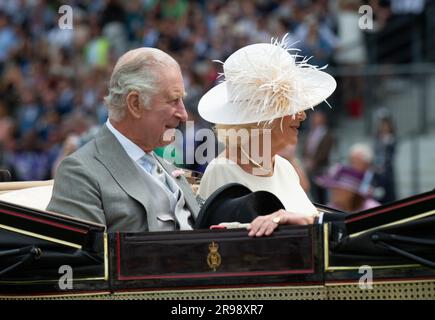 Ascot, Berkshire, UK. 24th June, 2023. Racegoers cheered and clapped as The King and The Queen arrived in their carriages on the racetrack at Ascot Racecourse. Jockey Frankie Dettori also arrived in the carriages with trainer Jamie Snowdon. Credit: Maureen McLean/Alamy Live News Stock Photo