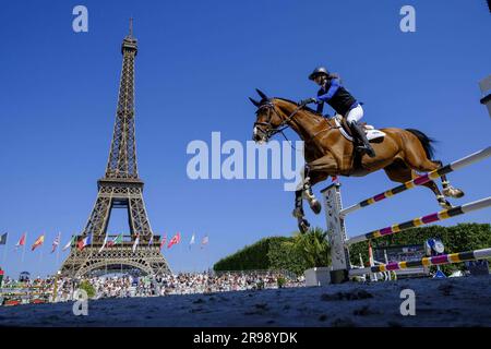 Serena Marron riding Cristal Noir during the Longines Paris Eiffel