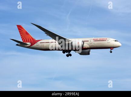 A Boeing 787-8 Dreamliner of Air India approaches London Gatwick Airport Stock Photo