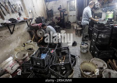 June 25, 2023, Gaza City, The Gaza Strip, Palestine: Palestinian men sharpen knives to be used during Eid al-Adha to slaughter sacrificial animals east of Gaza city. (Credit Image: © Mahmoud Issa/Quds Net News via ZUMA Press Wire) EDITORIAL USAGE ONLY! Not for Commercial USAGE! Stock Photo