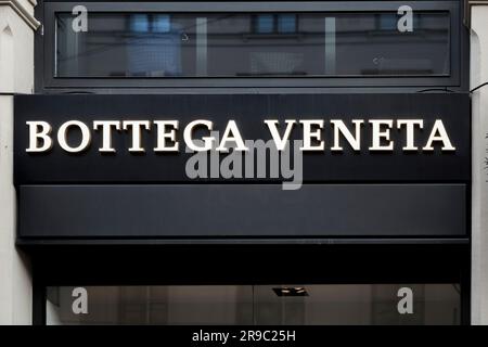 A logo sign outside of a Bottega Veneta retail store in Munich, Germany, on  September 2, 2018 Stock Photo - Alamy