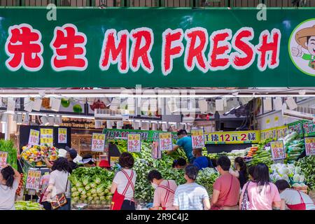 Trader and customers at vegetable shop in Wan Chai market, Hong Kong, SAR, China Stock Photo
