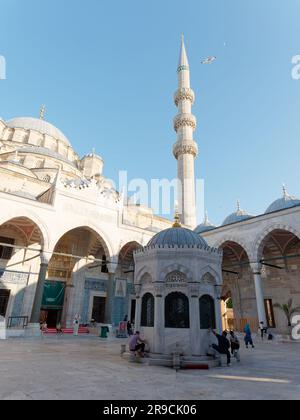 People washing their feet in the Courtyard aka Sahn of the Yeni Cami Mosque in Istanbul, Turkey Stock Photo