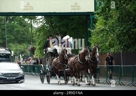 Ascot, Berkshire, UK. 23rd June, 2023. Racegoers arriving by horse and carriage for Royal Ascot. Credit: Maureen McLean/Alamy Stock Photo