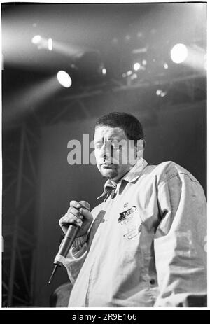 Shaun Ryder of Black Grape playing at Cardiff University in Cardiff, Wales on 1 October, 1995. First date on the It’s Great When You’re Straight Tour. Photo: Rob Watkins Stock Photo