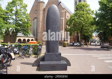 Monument 'Een Gestolde Herinnering (Solidified Memory)' . Black granite column on a pedestal. Memory of the bombing of 17 May 1940 on Middelburg. Stock Photo