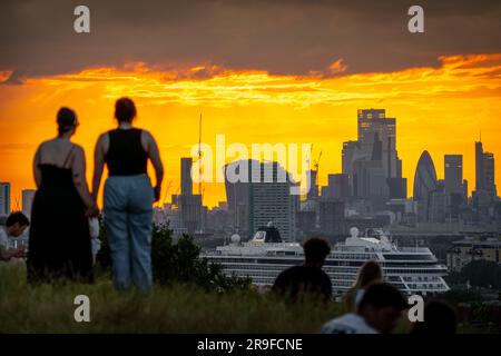 London, UK. 25th June 2023. UK Weather: City Heatwave sees locals enjoy a stunning Sunday evening sunset from top of Greenwich Park ending one of the hottest days of the year so far. Met Office reported the mercury reaching 32.2C at Coningsby, Lincolnshire, on Sunday afternoon - matching the high reached at Chertsey, Surrey, on 10 June. Credit: Guy Corbishley/Alamy Live News Stock Photo