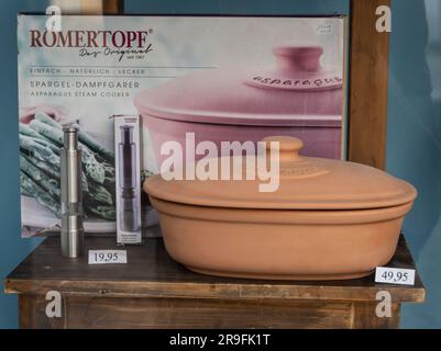 Romertopf hi-res stock photography and images - Alamy