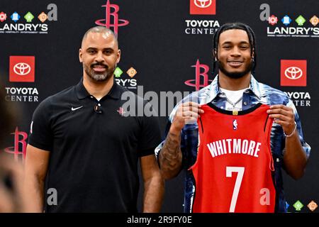 Houston Rockets NBA basketball first-round draft picks Cam Whitmore, left,  and Amen Thompson, right, hold up their jerseys during a news conference at  the Toyota Center in Houston, Monday, June 26, 2023. (