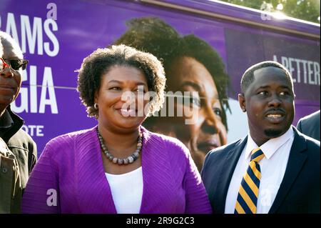 Atlanta, Georgia, USA. 18th Oct, 2022. STACY ABRAMS, Democratic candidate for Georgia Governor, greets supporters as she launched a statewide Get Out the Vote tour Tuesday, with three weeks until Election Day in this hotly contested and close race. Pictured: Abrams poses for photos with rally organizers Credit: Robin Rayne/ZUMA Wire/Alamy Live News Stock Photo
