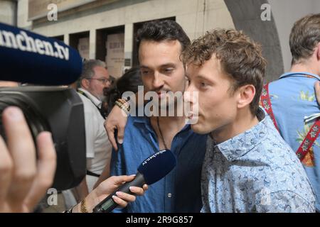 Munich, Germany. 26th June, 2023. Actor David Bürger (r) gives an interview at the premiere of the film 'Gute Freunde - Der Aufstieg des FC Bayern' at the Gloria Palast as part of the Munich Film Festival. Credit: Felix Hörhager/dpa/Alamy Live News Stock Photo