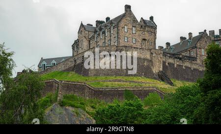 Capture the majestic beauty and timeless allure of Edinburgh Castle in this stunning photograph. Perched atop Castle Rock, this historic fortress stan Stock Photo