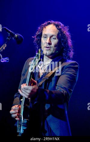 Vivian Campbell of Def Leppard performs live in concert, Vector Arena, Auckland, New Zealand Stock Photo