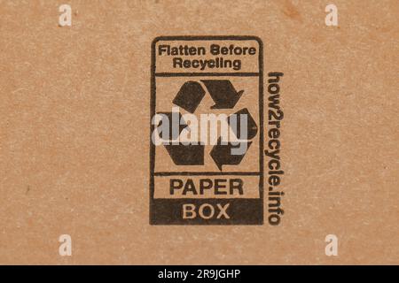 Recycle Logo on Carton Box. How to Recycle instructions printed on a Paper Box. Flatten Before Recycling information message. how 2 recycle recycling Stock Photo