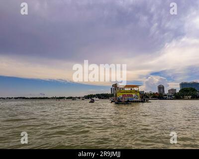 Miami Beach, FL, USA - June 11, 2023:  Food boat at the Miami Beach Haulover sandbar Stock Photo