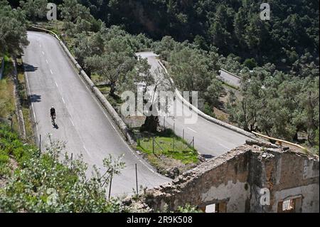 Road cyclist on the Coll de Soller in the Tramuntana Mountains, Mallorca, Spain Stock Photo
