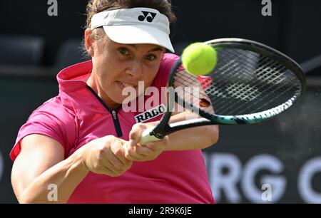 Bad Homburg, Germany. 27th June, 2023. Tennis, WTA Tour, Singles, Women, Round of 16, Samsonova (Russia) - Noskova (Czech Republic): Linda Noskova in action. Credit: Arne Dedert/dpa/Alamy Live News Stock Photo