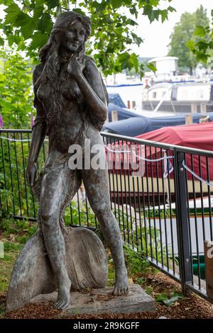 Henley-on-Thames, Oxfordshire, Uk. 27th June, 2023. The Thames Mermaid statue by th River Thames in Henley keeps a watchful eye on the rowers. Credit: Maureen McLean/Alamy Live News Stock Photo