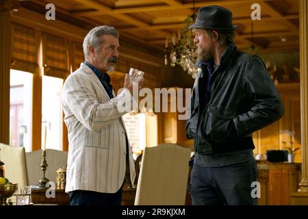 Waldo  aka Last Looks   Mel Gibson & Charlie Hunnam Stock Photo