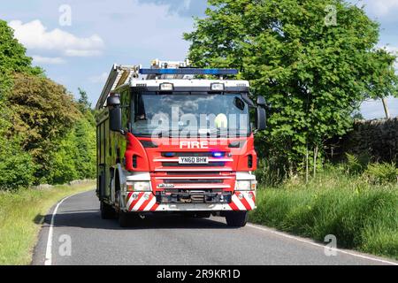 South Yorkshire Fire and Rescue fire engine with flashing blue lights - emergency call out to a wildfire near Langsett Reservoir, Sheffield, Yorkshire Stock Photo