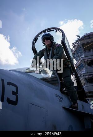 230625-N-EL850-1237 ATLANTIC OCEAN (June 25, 2023) Capt. Dave Pollard, commanding officer of the Nimitz-class aircraft carrier USS George H.W. Bush (CVN 77), enters an F/A-18E Super Hornet aircraft, attached to Strike Fighter Squadron (VFA) 106, for flight operations, June 25, 2023. The George H.W. Bush is underway in the Atlantic Ocean conducting carrier qualifications, a training evolution that ensures pilot proficiency. (U.S. Navy photo by Mass Communication Specialist 3rd Class Nicholas Avis) Stock Photo