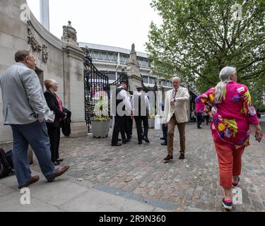 People start to arrive at Lords for day one during the LV= Insurance Ashes Second Test Series Day 1 England v Australia at Lords, London, United Kingdom, 28th June 2023  (Photo by Mark Cosgrove/News Images) Stock Photo