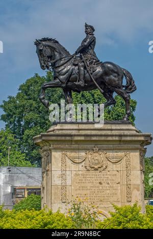 09 24 2017 Vintage Kala Ghoda Statue of Maharaja Sayajirao Gaekwad III near to Sayaji baug (Kamati baug)'s Main Entrance.Vadodara Gujarat India Asia. Stock Photo