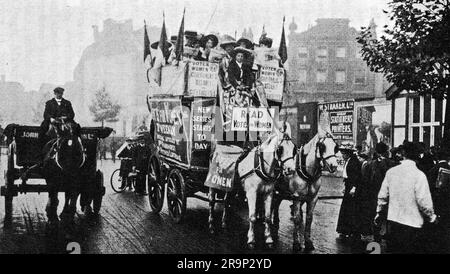 A WSPU (Women's Social and Political Union) carriage in Kingsway, London c. 1911. The WSPU, founded by Emmeline Pankhurst and known as the Suffragettes, was dedicated to women's suffrage. Stock Photo