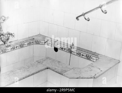 bathing, bathroom, Hotel Sacher, Vienna, circa 1950, ADDITIONAL-RIGHTS-CLEARANCE-INFO-NOT-AVAILABLE Stock Photo